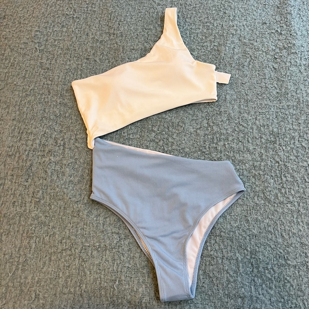 COPY - SHIEN SWIMSUIT SWIM ONE PIECE ASYMMETRICAL L LARGE BLUE LIGHT WHITE POOL…